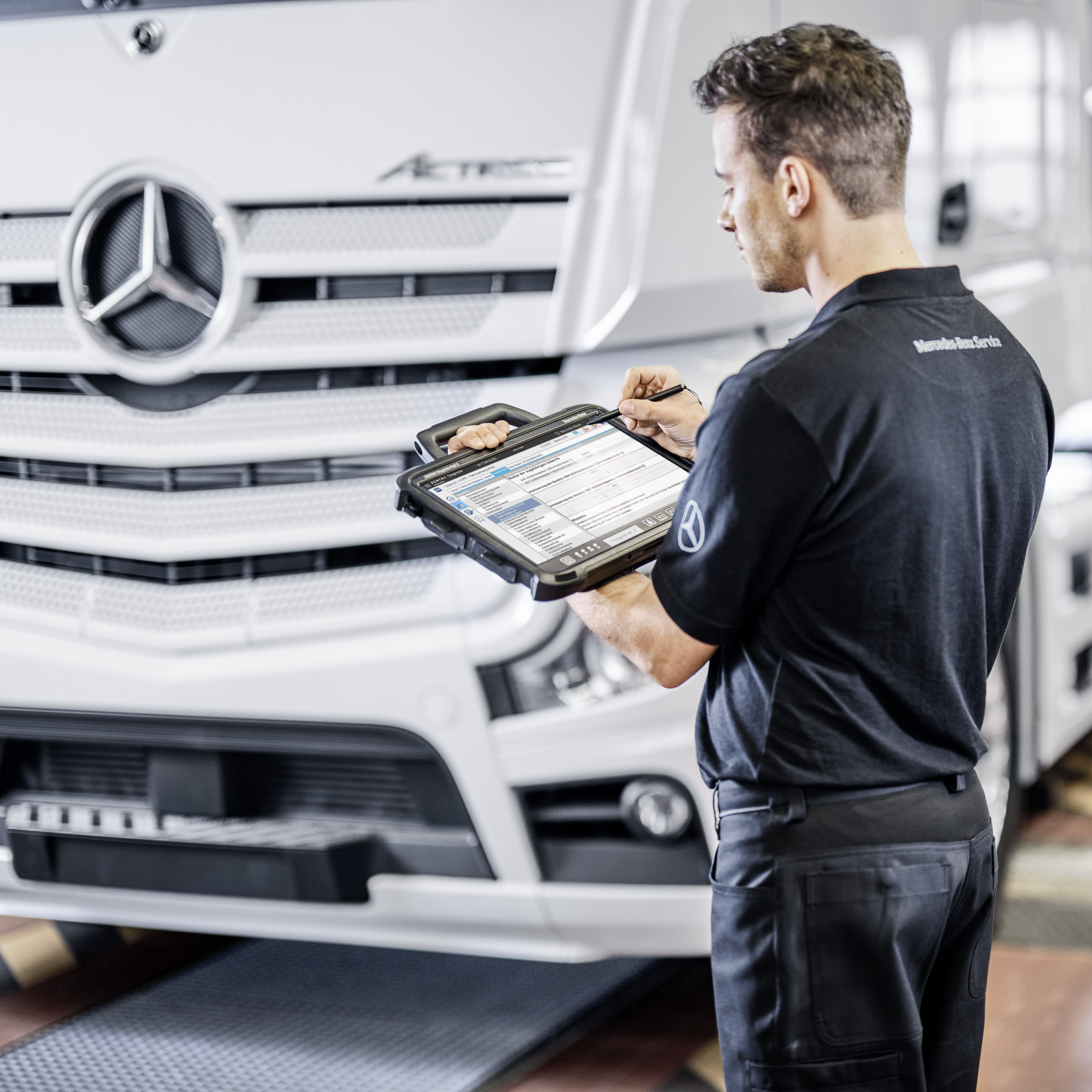 Welcome to the world of Mercedes-Benz Trucks | Mercedes-Benz Trucks UK
