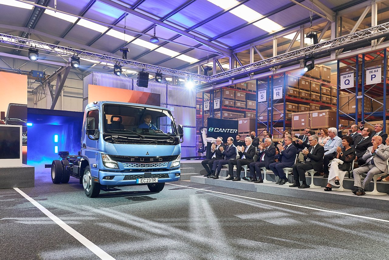 Nachhaltig „Made in Europe“: Daimler Truck-Tochter FUSO feiert Produktionsstart des Next Generation eCanter 

Sustainable "Made in Europe": Daimler Truck Subsidiary FUSO celebrates Start of Production of the Next Generation eCanter 