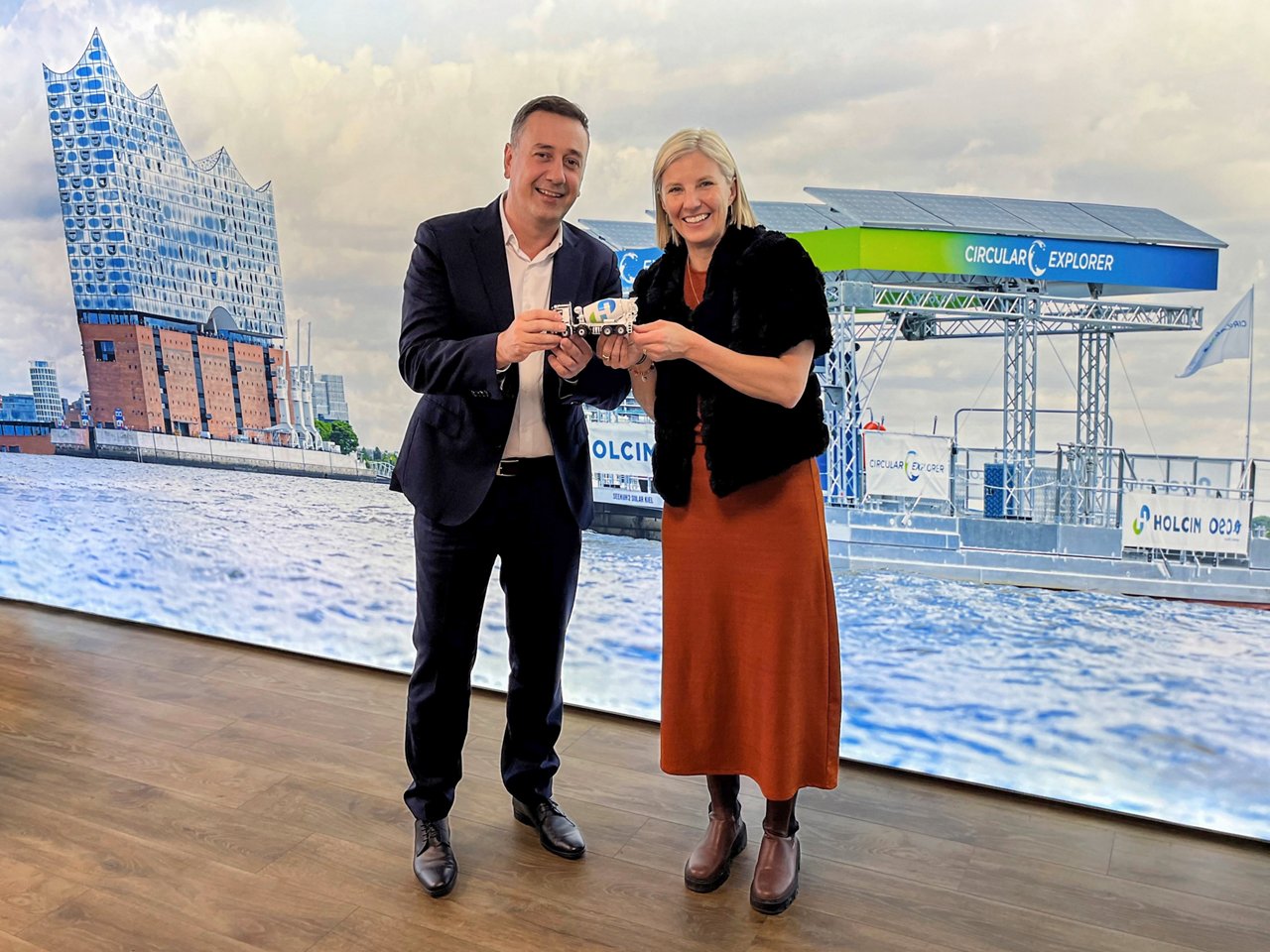 1.000 batterieelektrische Lkw mit Stern: Holcim setzt auf eActros 600 

1,000 battery-electric trucks with the three-pointed star: Holcim relies on the eActros 600 