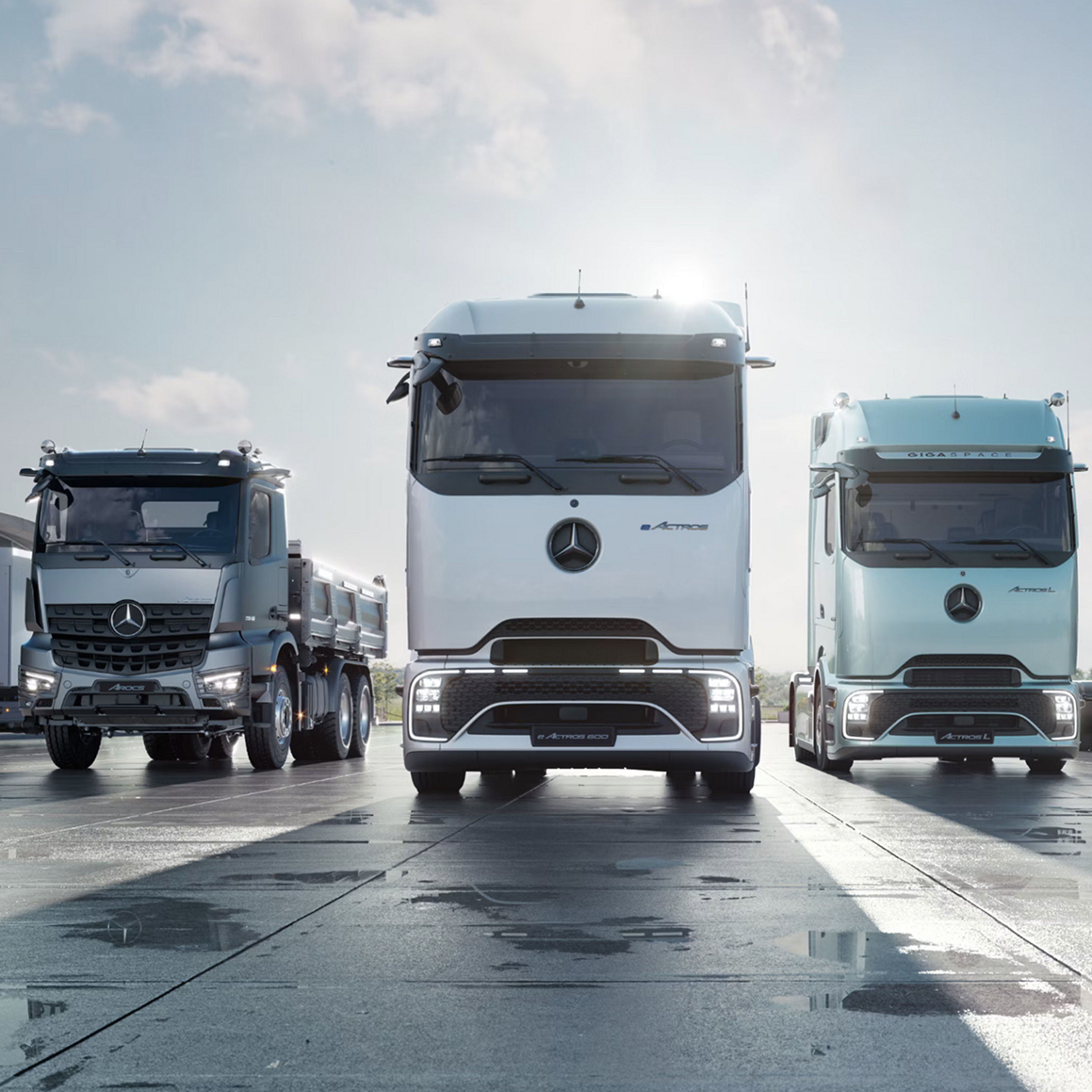 洋書 MERCEDES BENZ LASTWAGEN und OMNIBUSSE 91da2Gq-tQL.jpg