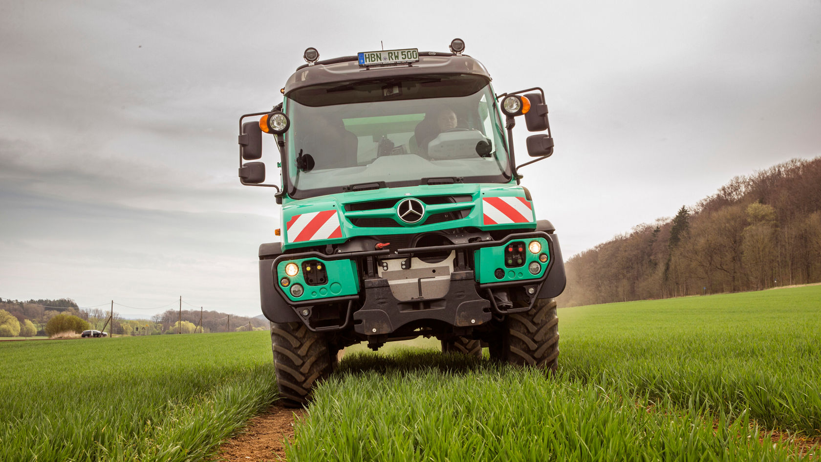 Potente y, al mismo tiempo, respetuoso: el Unimog U 530 es ideal para el trabajo agrícola.
