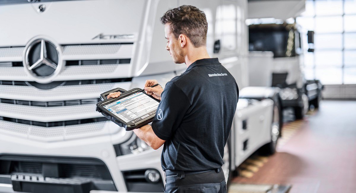 diagnostic kit, diagnostic, diagnosis, XENTRY, XENTRY Diagnosis Pad, inspection, applicaiton, control software, service, service technician, workshop, Actros, Mercedes-Benz Trucks, 2023