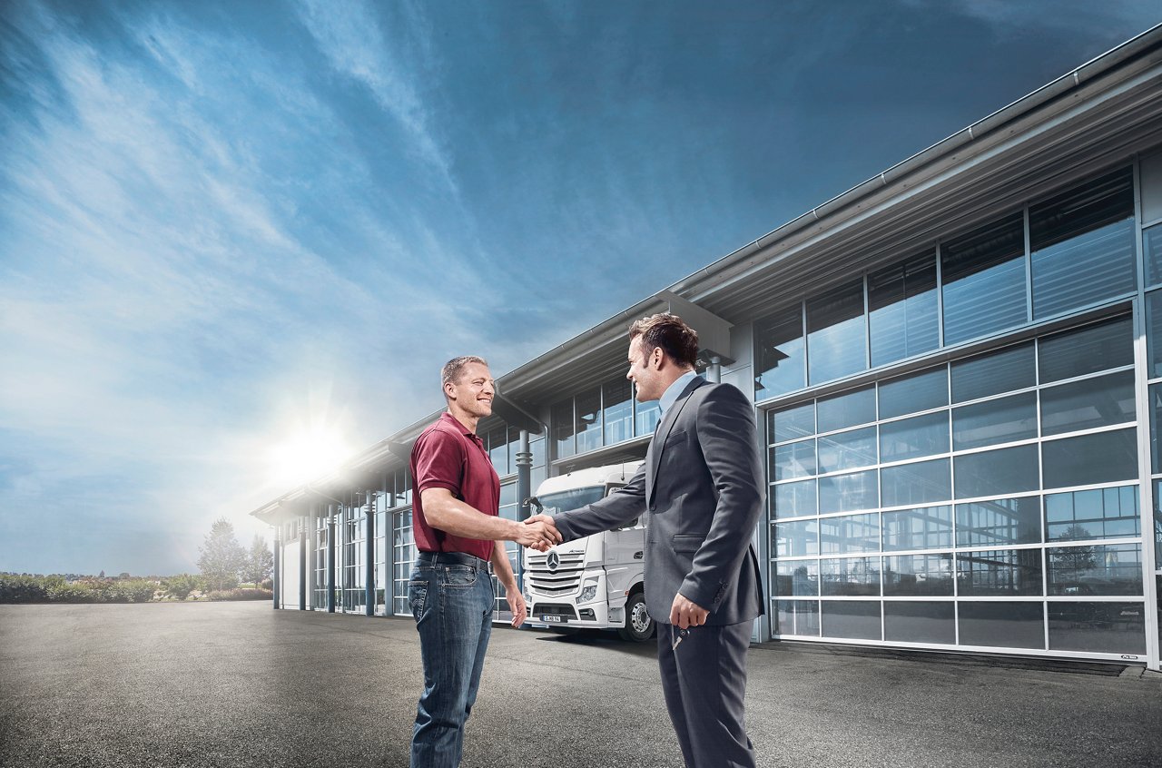 2015, customer care, CharterWay, handshake, service, hand-over of keys, Customer Care - CharterWay,  CV campain, driving force, Truck, Actros 4
