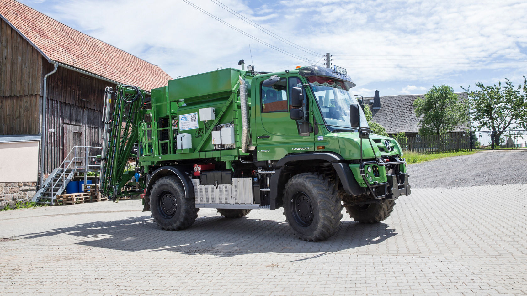 A Unimog stands in a yard.