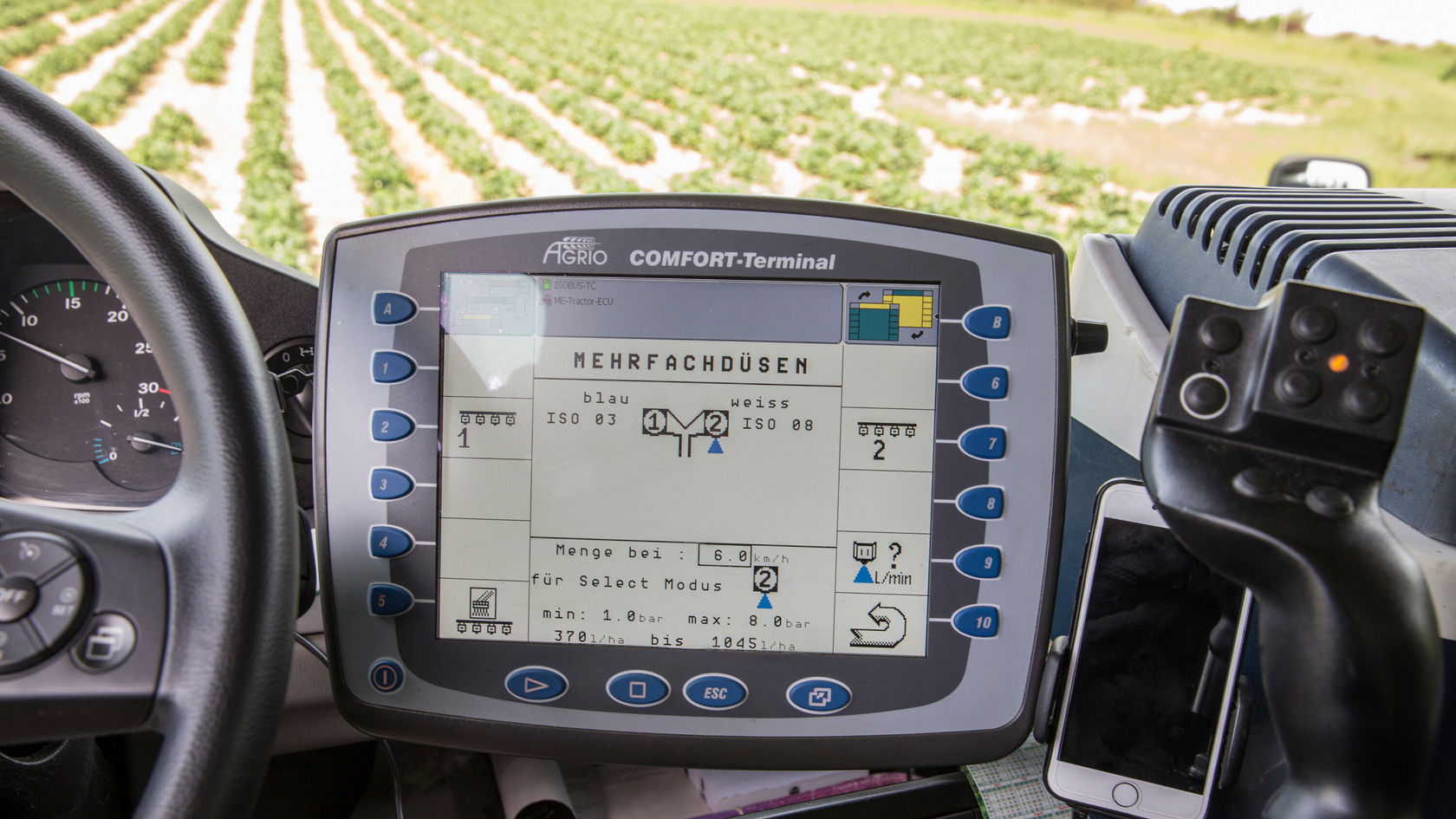 The Agrio Tiger plant protection system can be operated simply and logically via a central display.