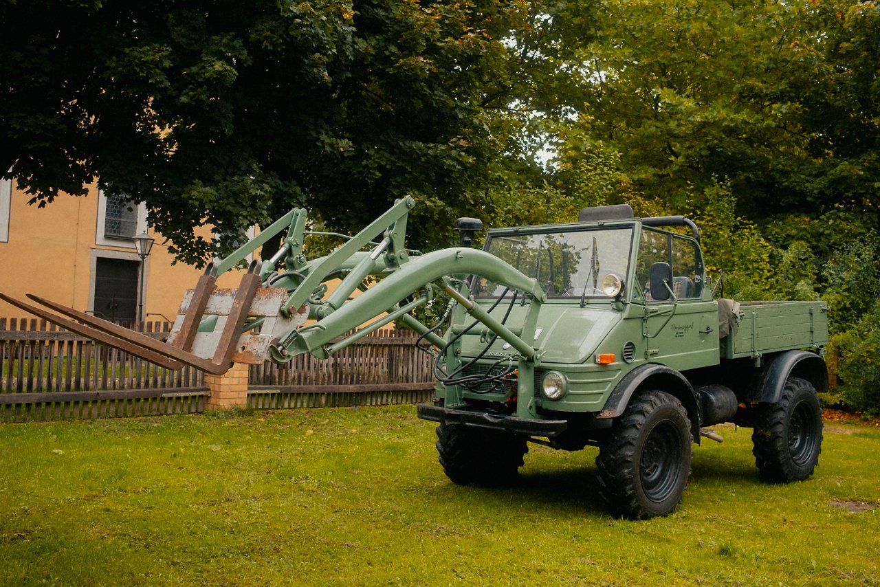 Unimog U 421 mit Frontaufbau