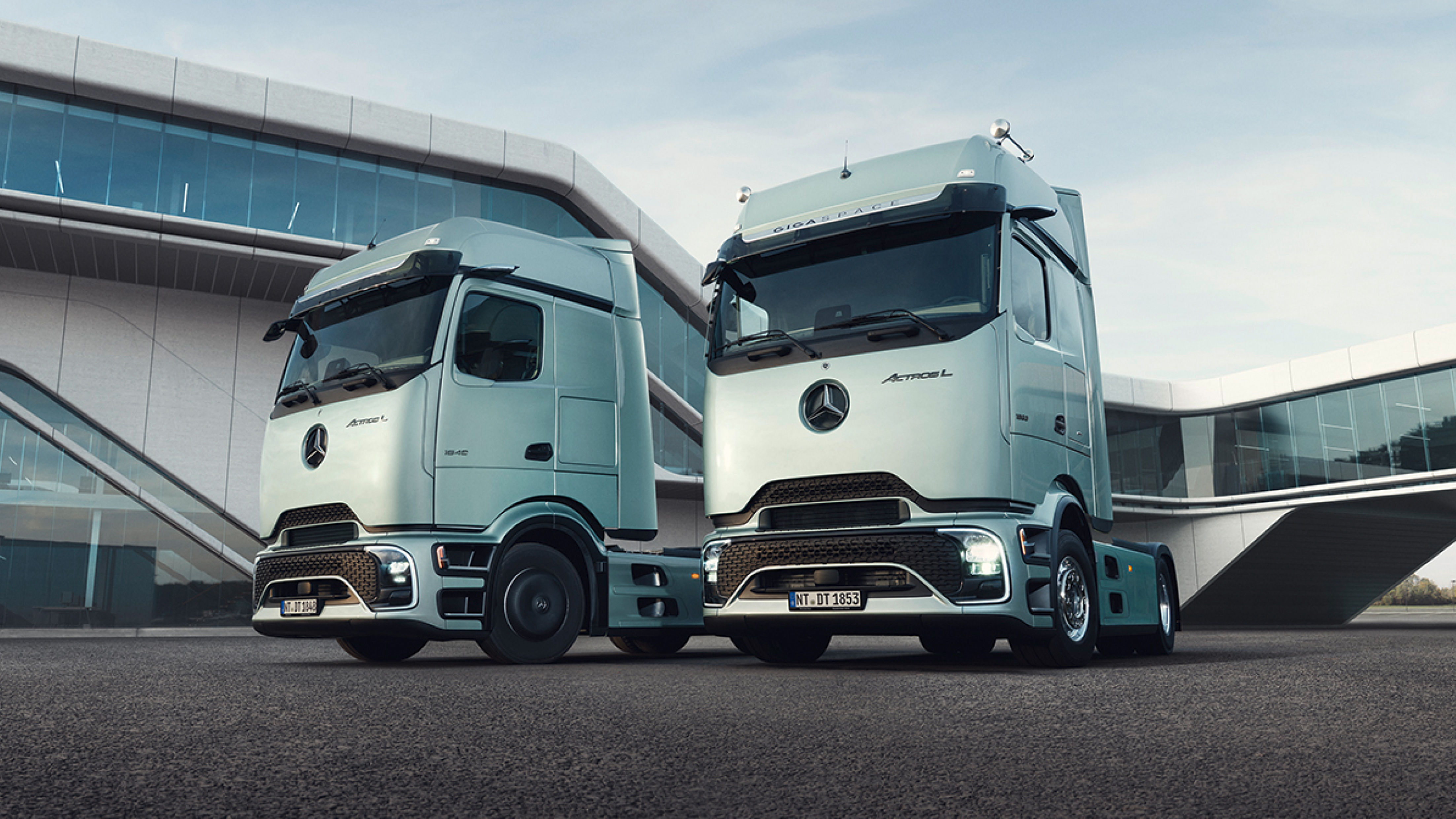 Mercedes-Ｂenz  ACTROS Actros L with ProCabin | Mercedes-Benz Trucks International