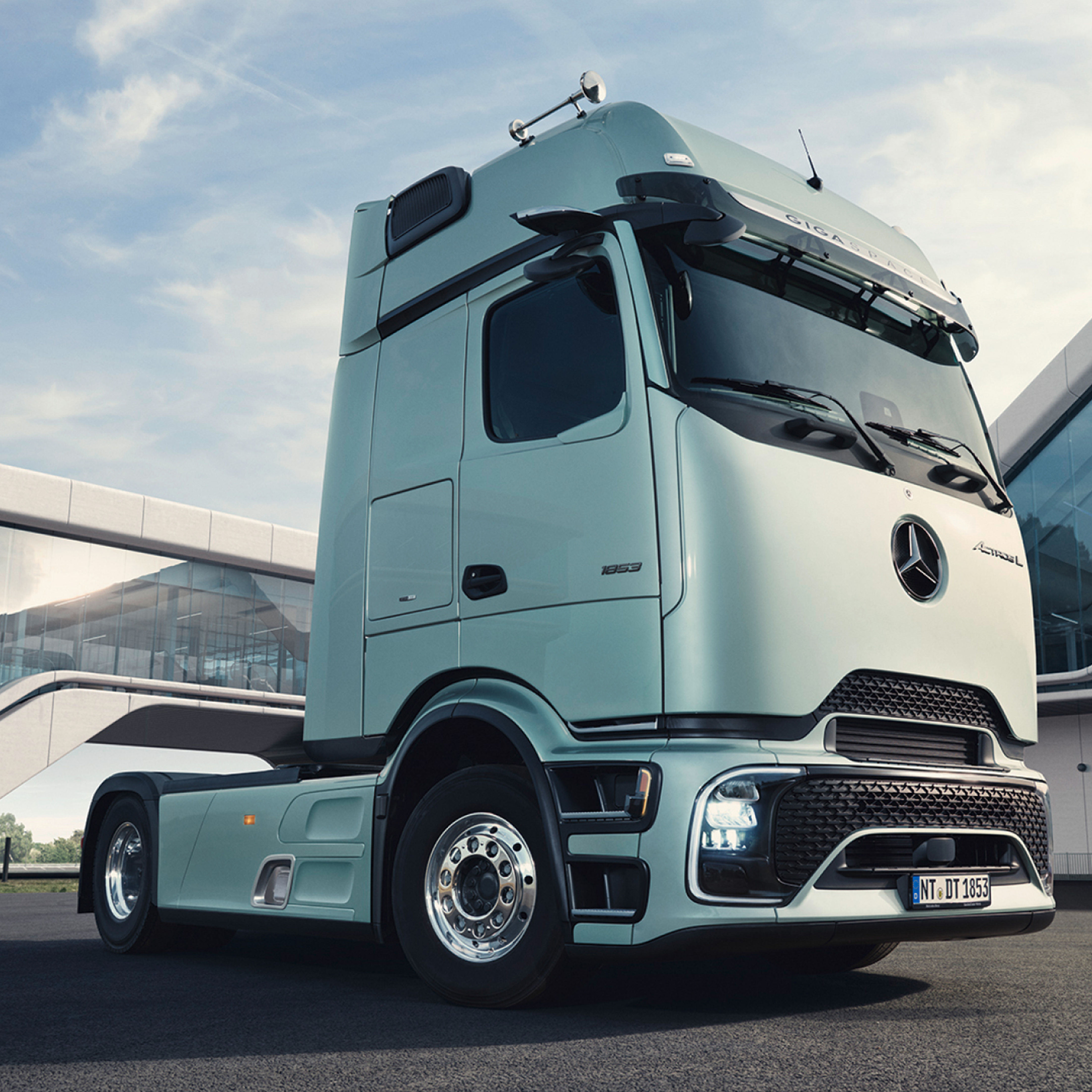 Welcome to the world of Mercedes-Benz Trucks | Mercedes-Benz