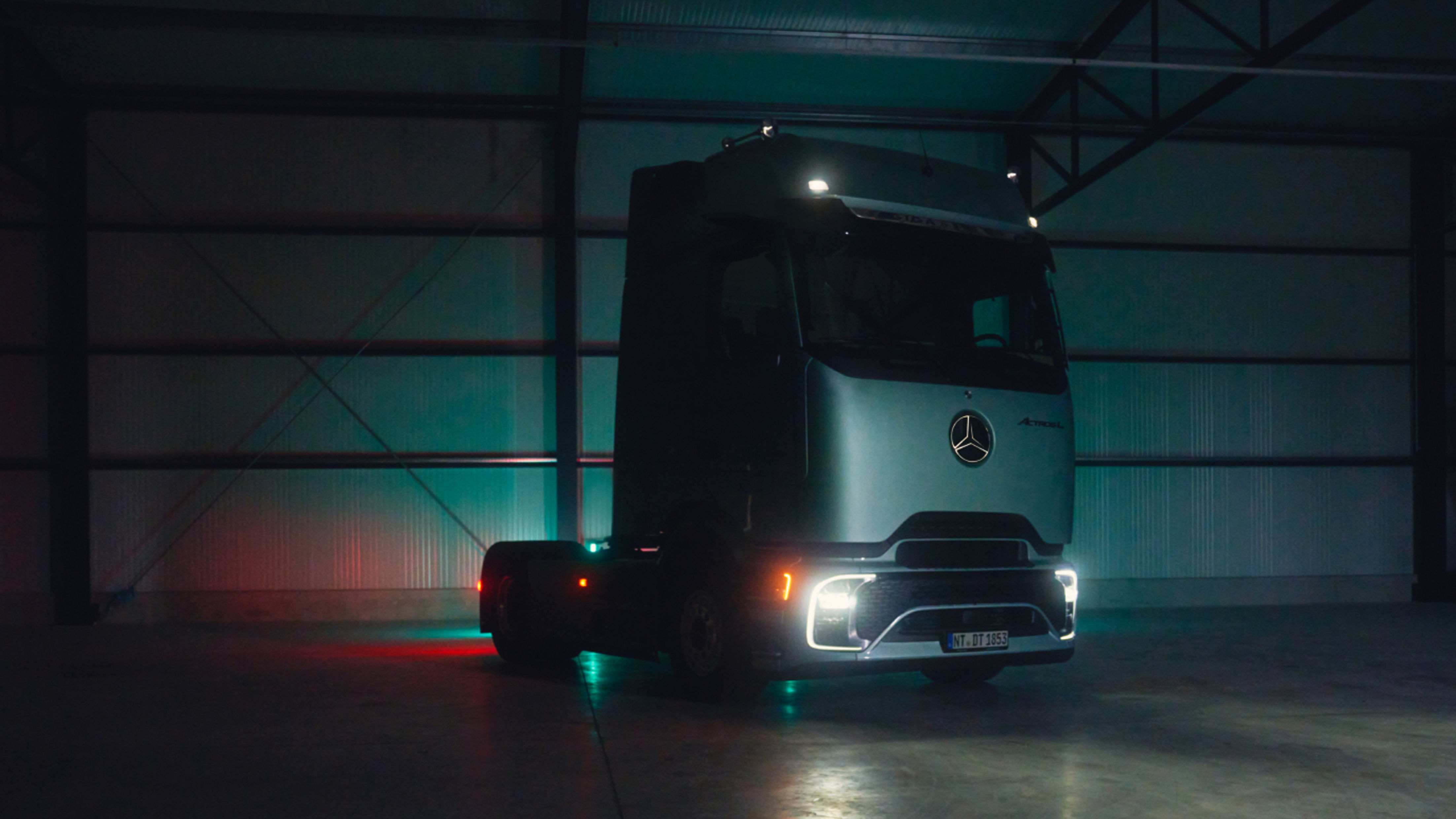 Actros L with ProCabin | Mercedes-Benz Trucks