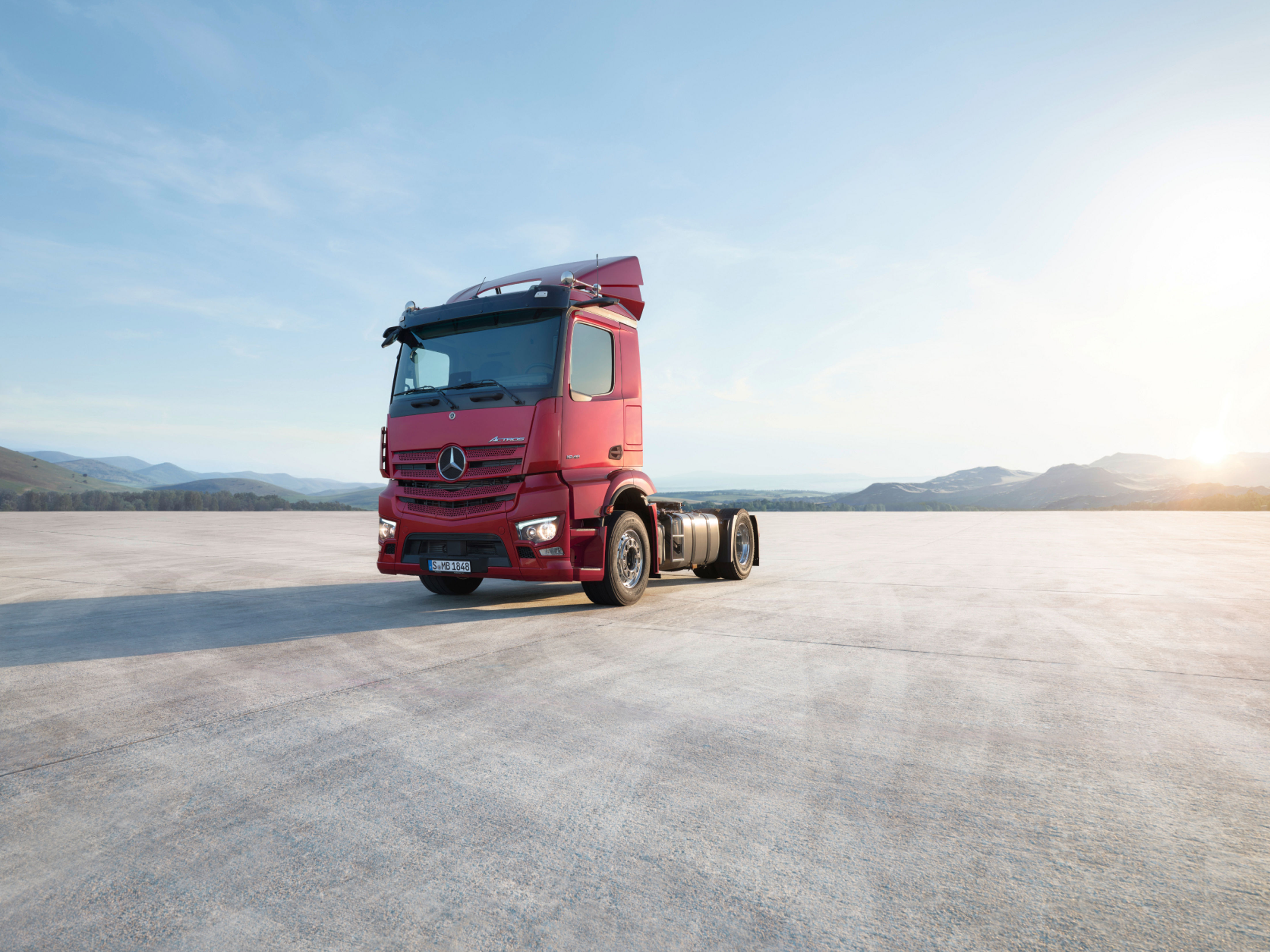 Mercedes-Ｂenz  ACTROS Latest Mercedes-Benz Actros bigger and better | The West