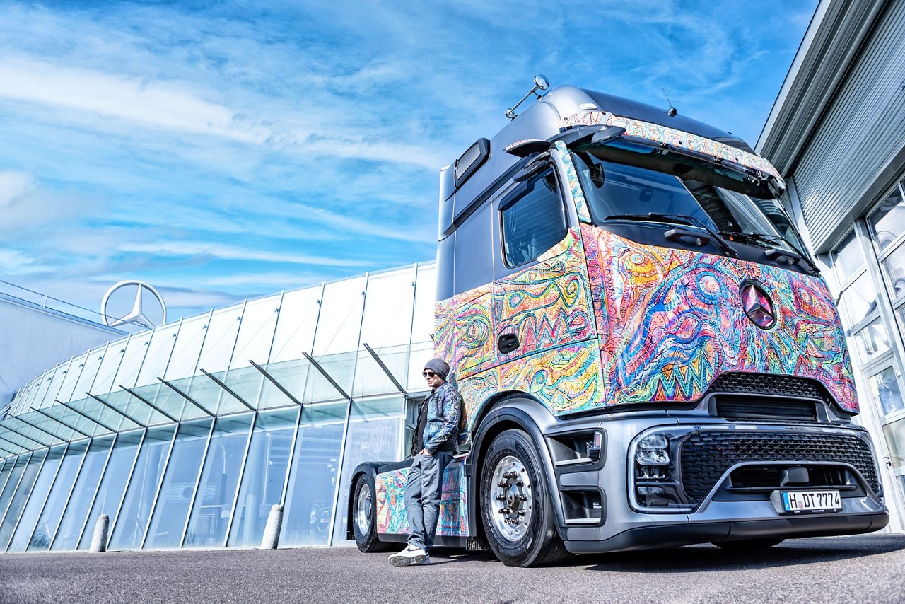 Ein Actros wie kein anderer: Wenn ein Truck zur Leinwand wird