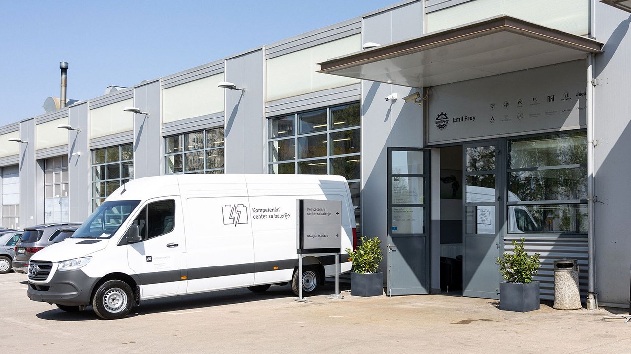 Oprema - kompetenčni center za baterije - Autocommerce, d.o.o. Ljubljana, Baragova 12
