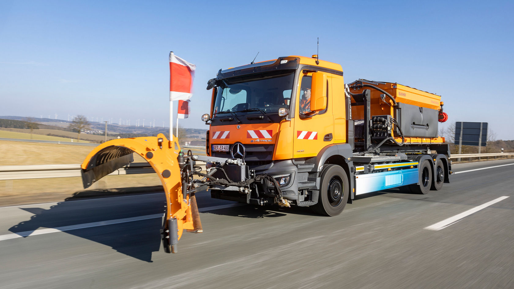 eActros on the motorway from the outside