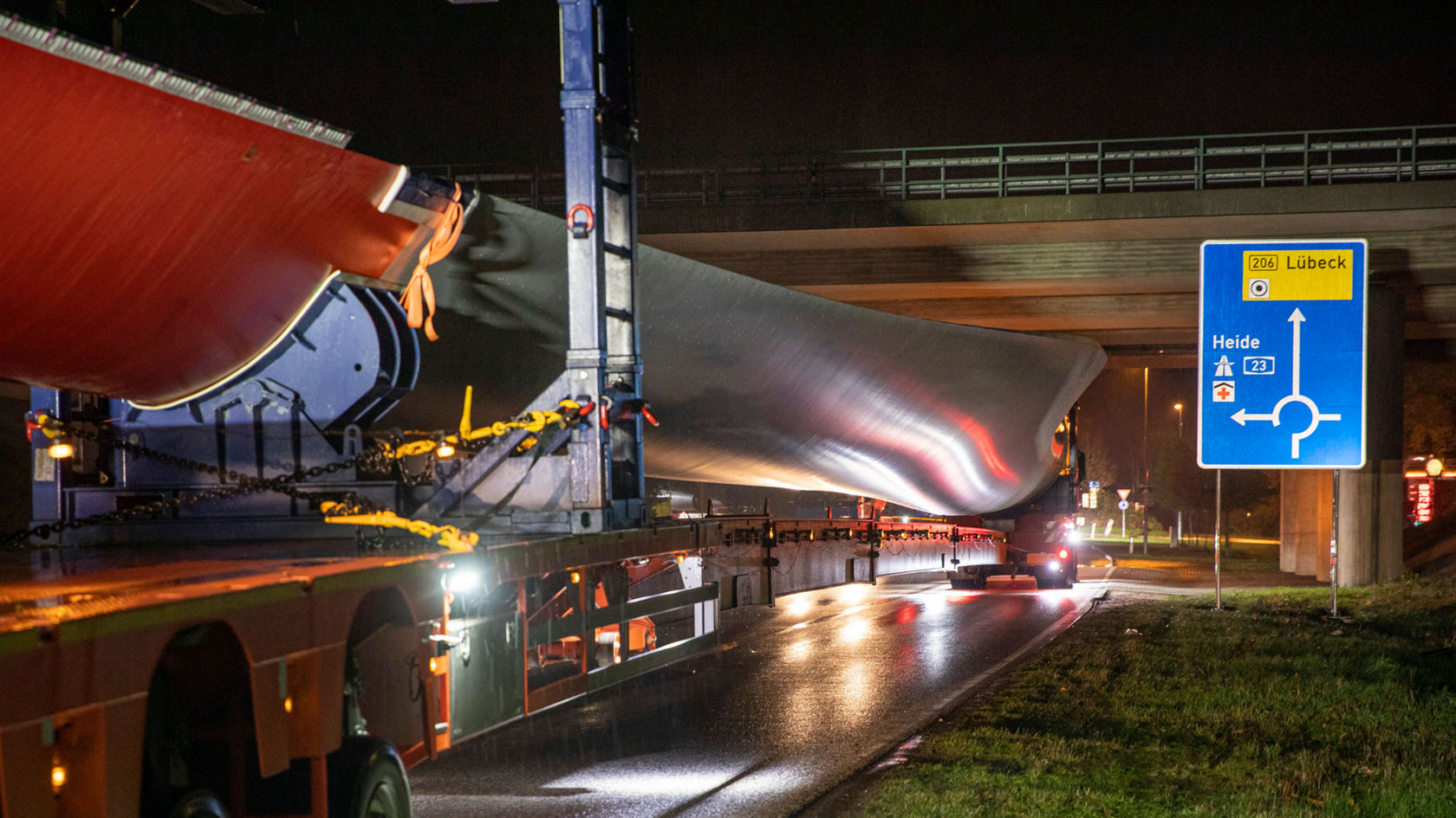  Schwertransport: Zentimeterarbeit, Power und Konzentration