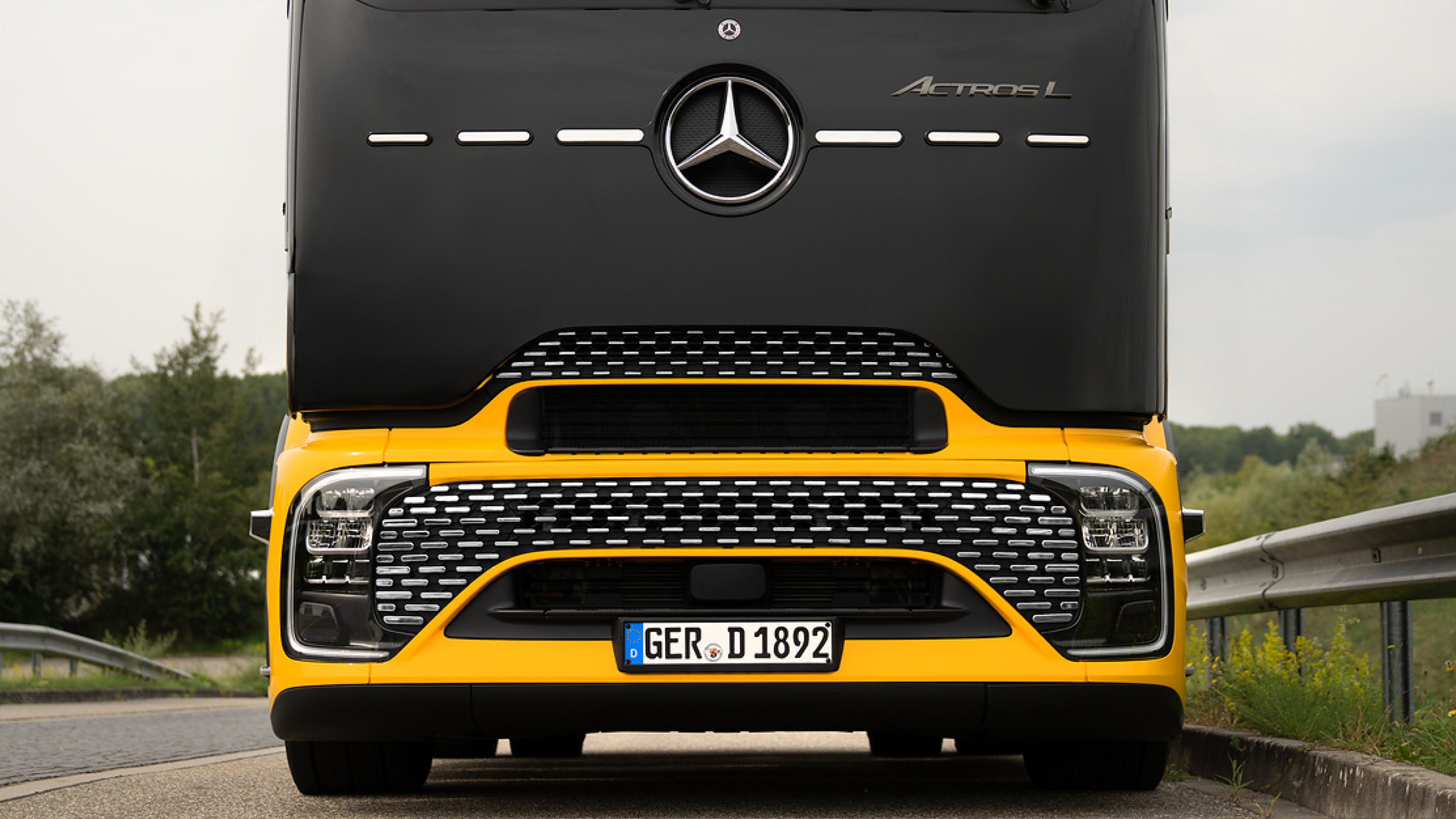 Miniature Mercedes-Benz 1/87 - Kit à Monter Actros TP 2008, Couleur Doré