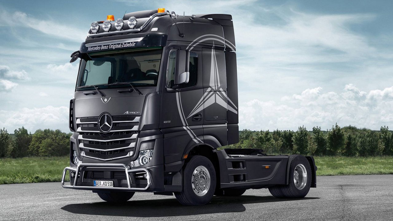 Dunkelgrauer Actros mit Mercedes-Benz Original-Zubehör