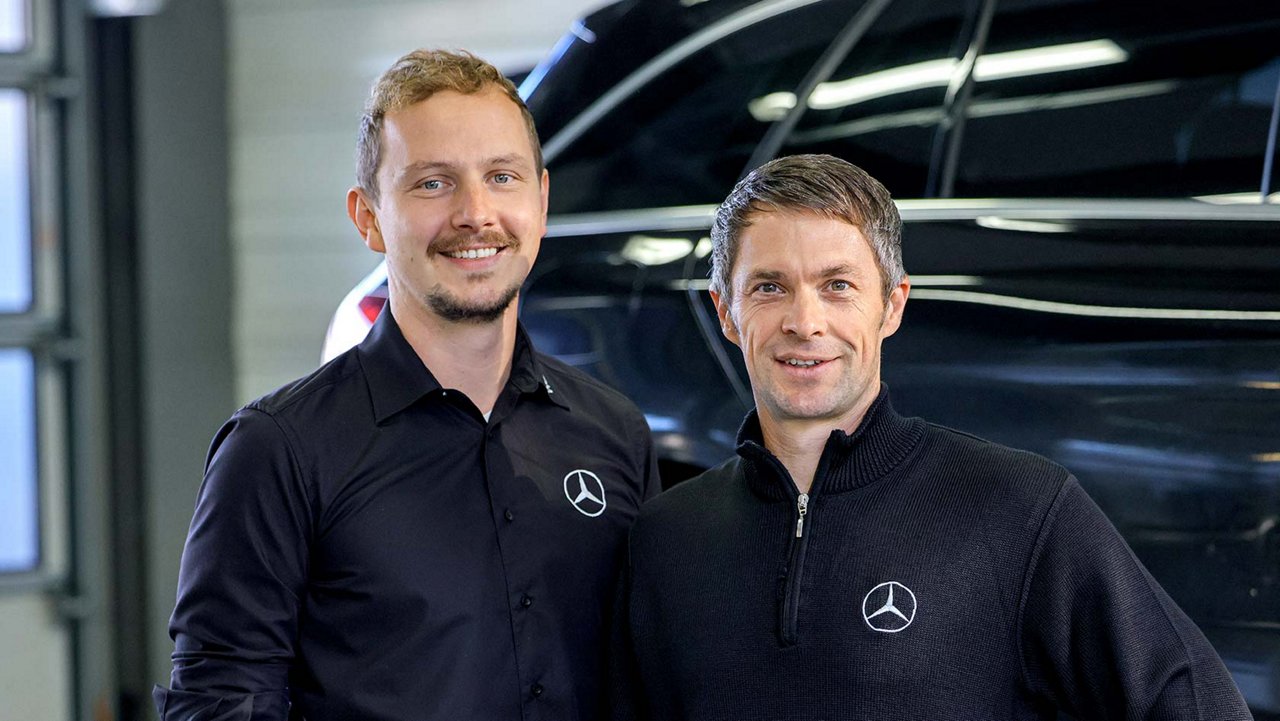 Serviceberater in der Serviceannahme.