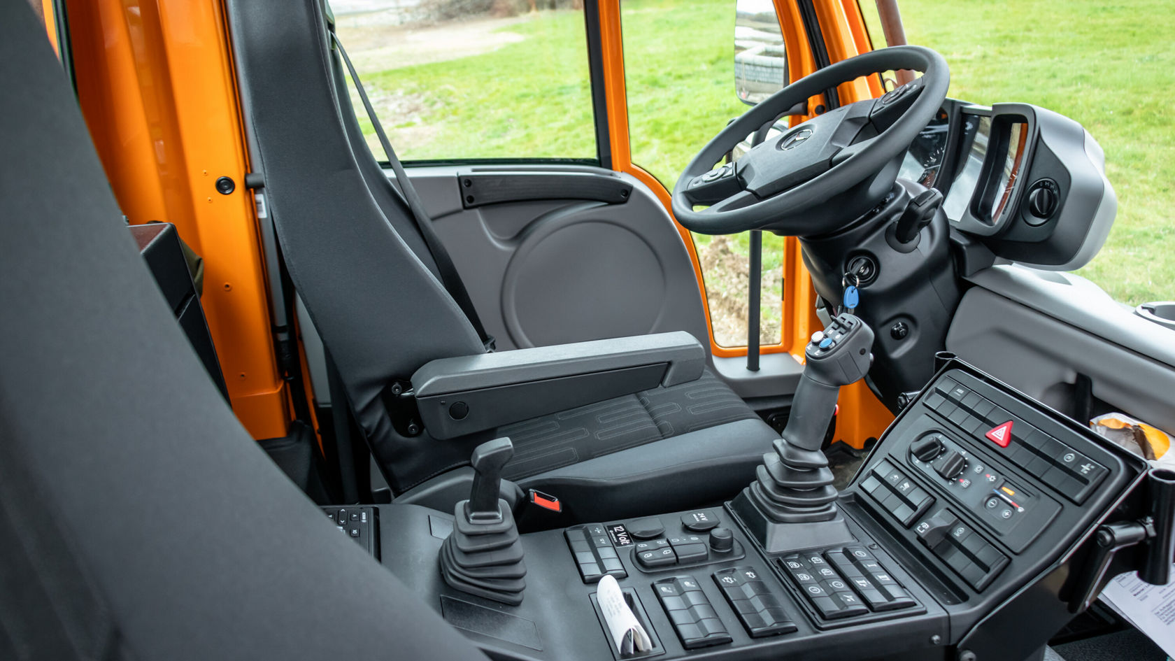 Poste de conduite de l'Unimog U 530.