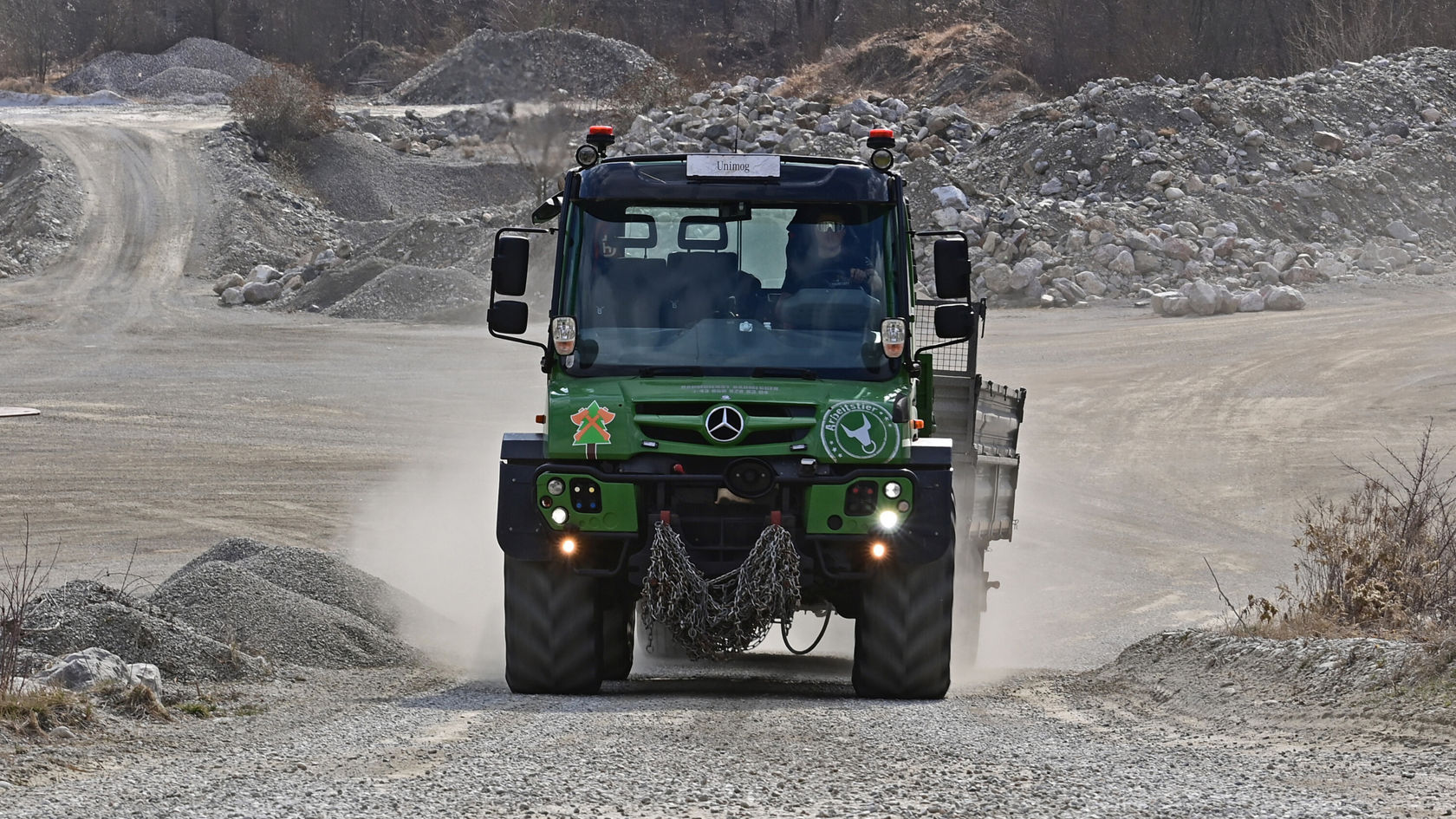 Unimog U 530 dans une carrière.