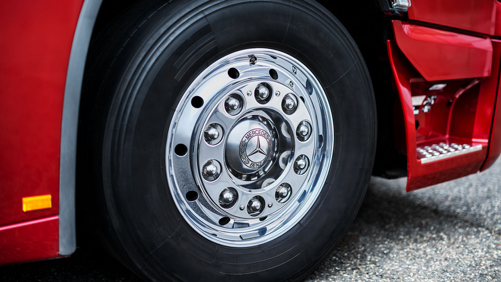 Wheel nut cover with vintage star