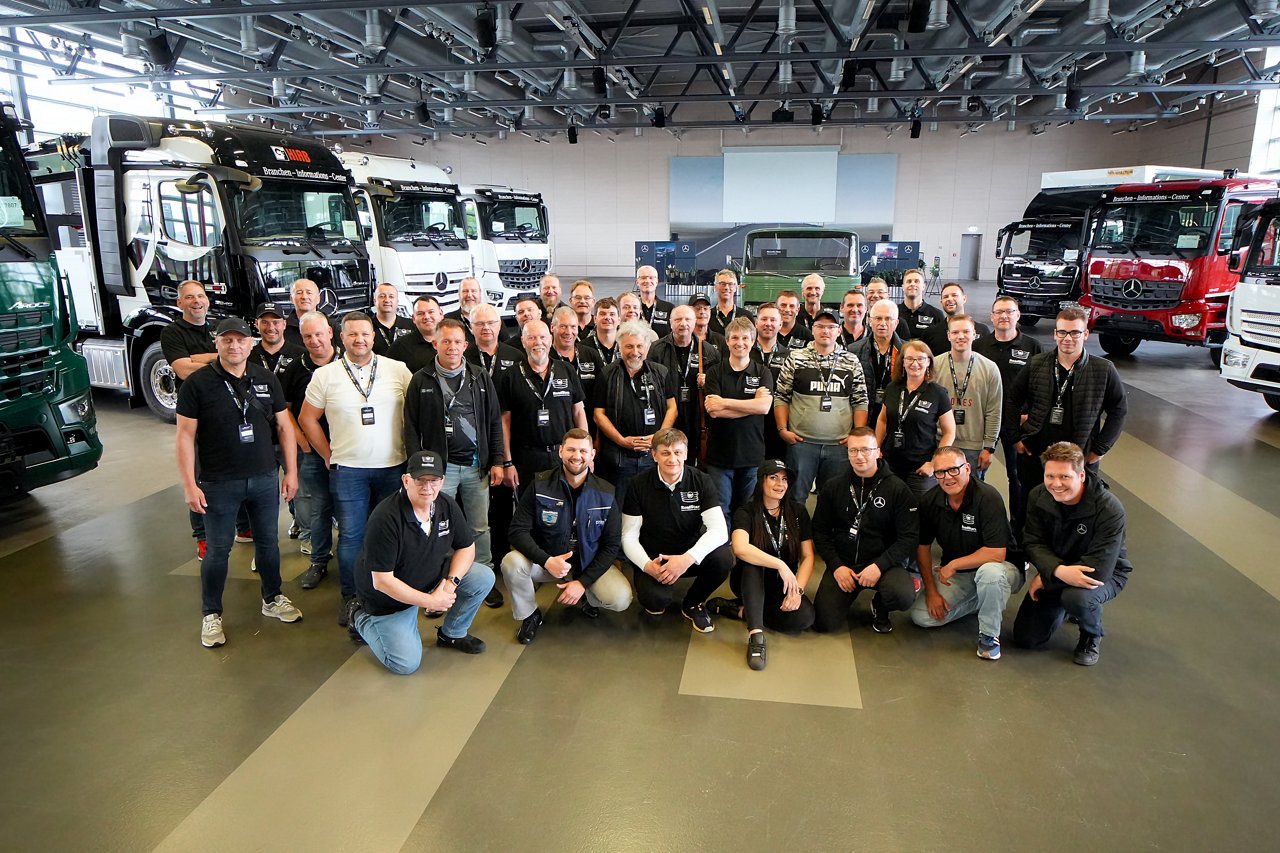From classics to the eActros 600: RoadStars have the ultimate Mercedes-Benz Trucks experience