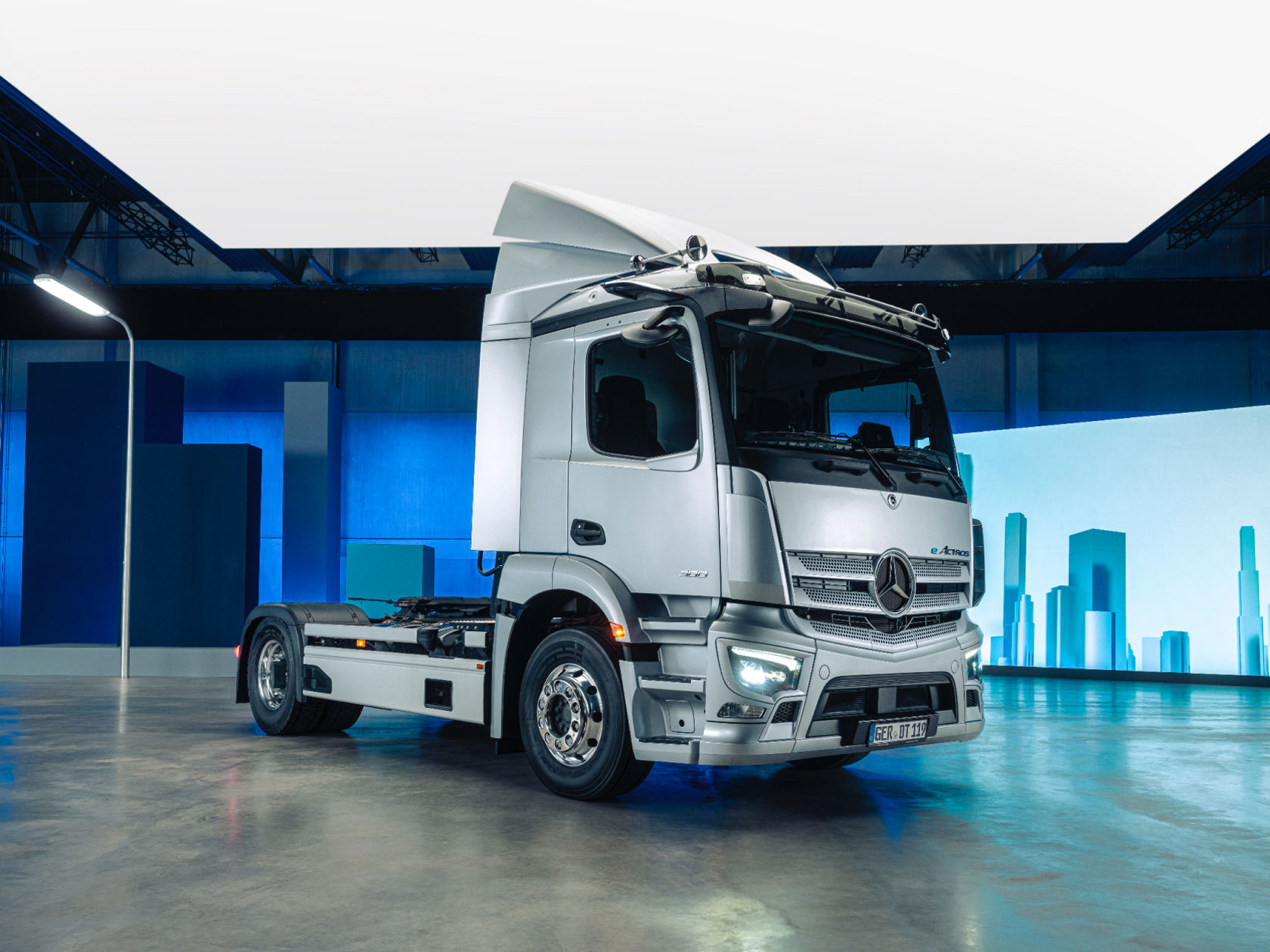 eActros 300 半拖車卡車