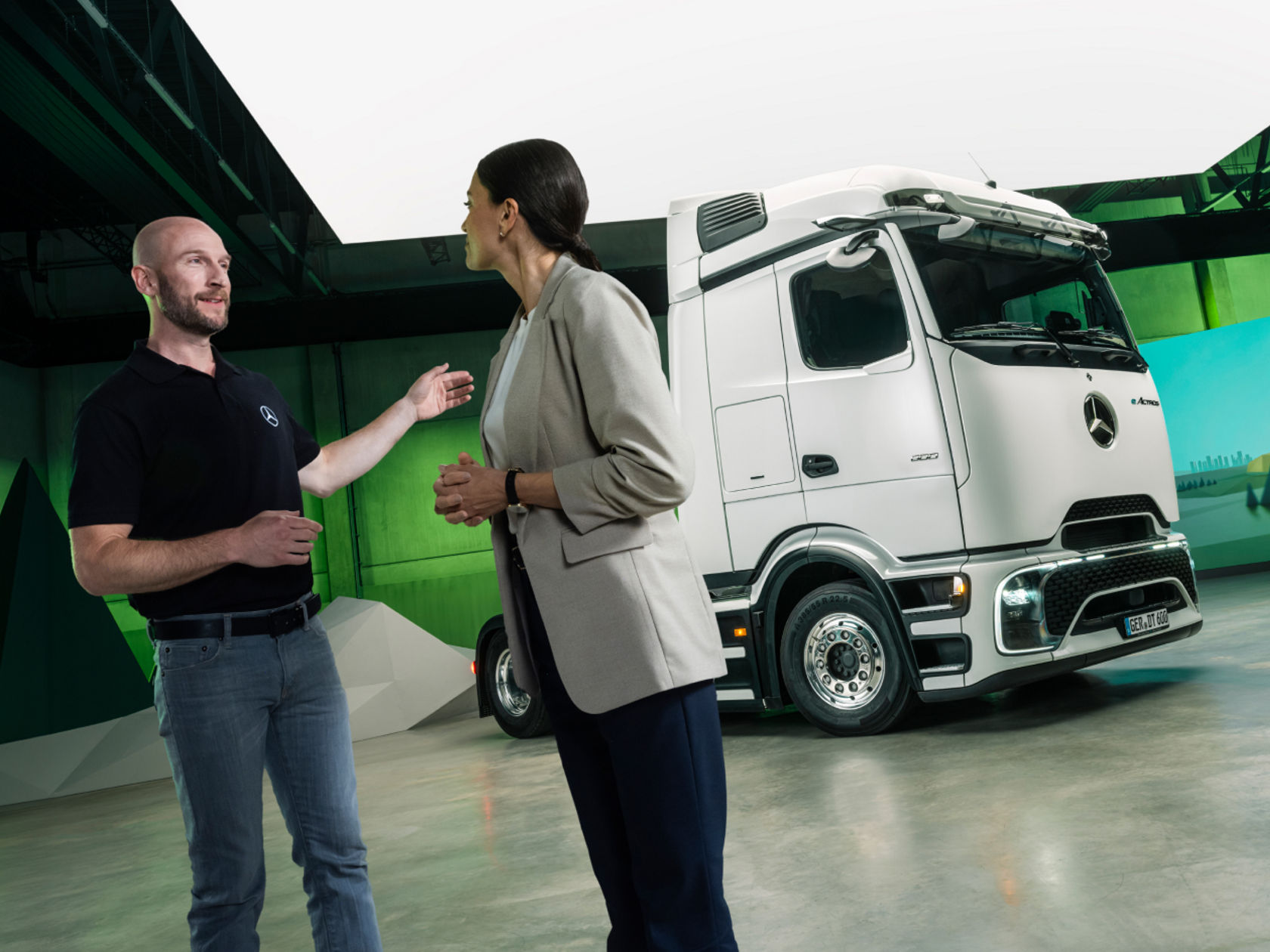 by Mercedes-Benz TRUCKTraining | Mercedes-Benz Trucks France