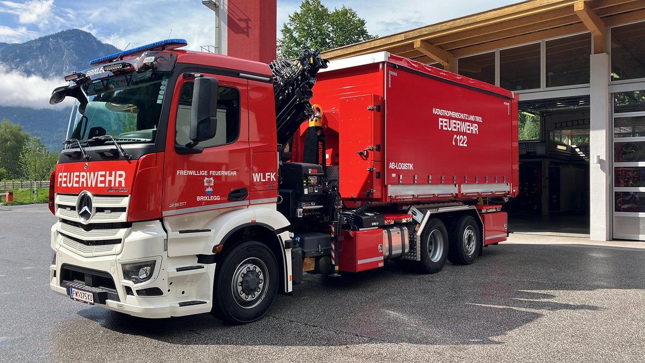 Actros 2551 als WLFK als Wechsellader mit Kran und Abrollbehälter von Empl (Österreich)