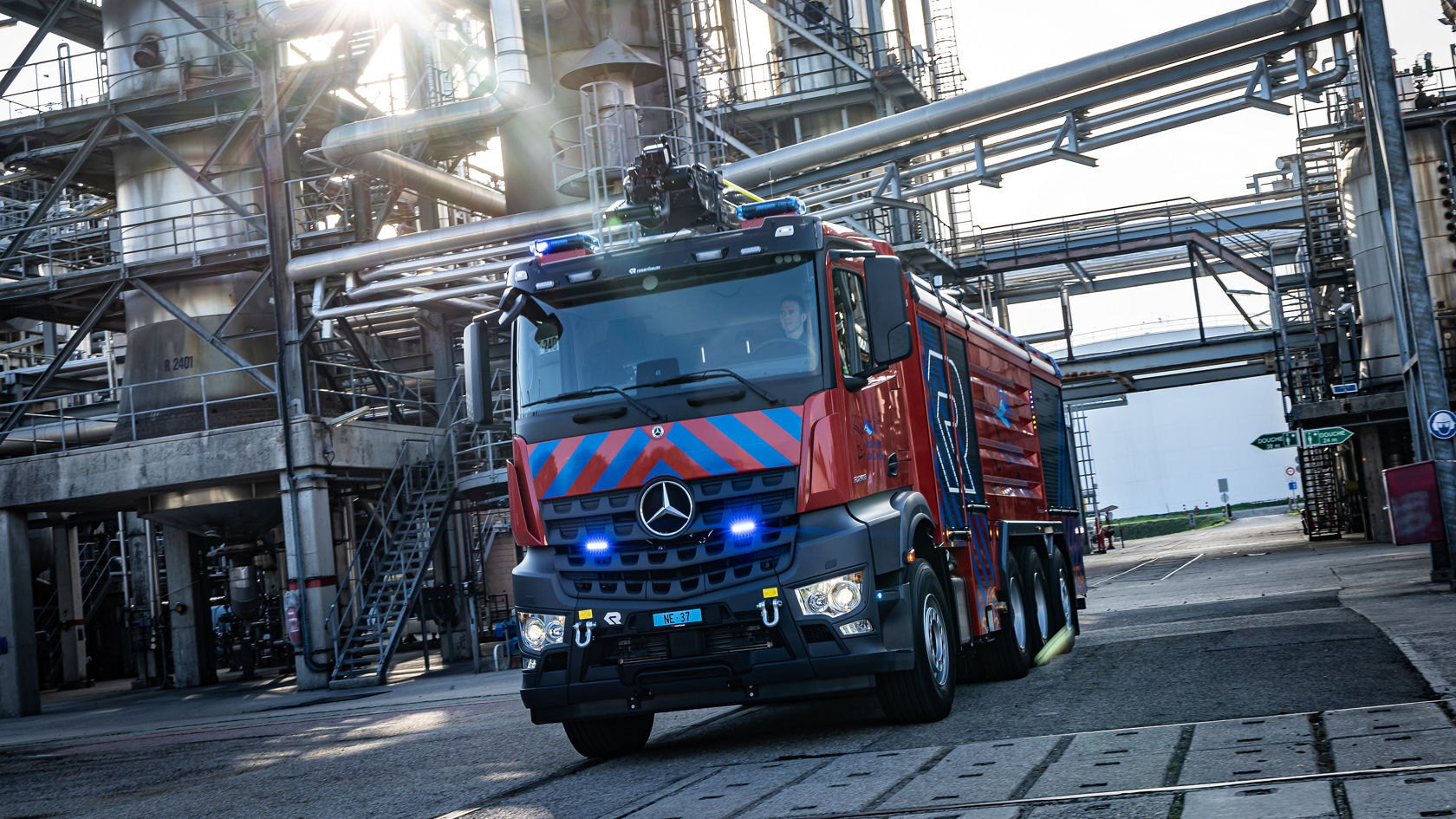 Arocs 3235 L Rosenbau special fire truck