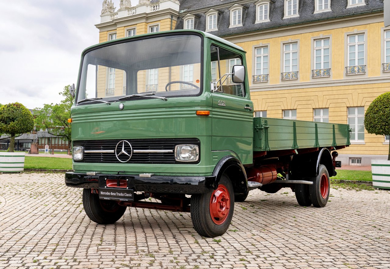 Mercedes-Benz LP 608