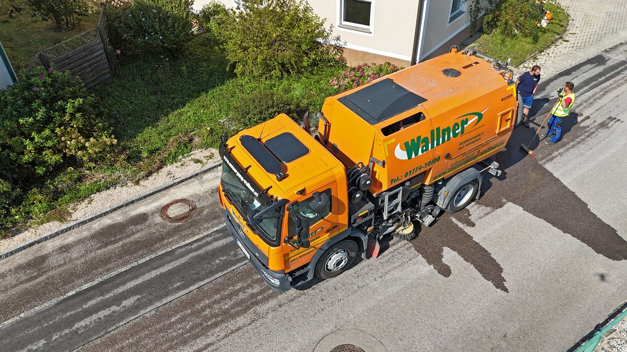 Atego 1524 mit Bucher Kehrmaschine