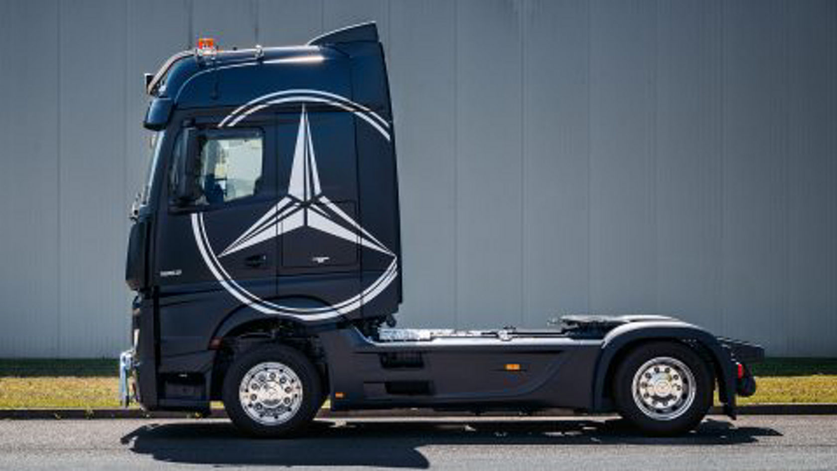 "스타" 로고 사이드 데칼.