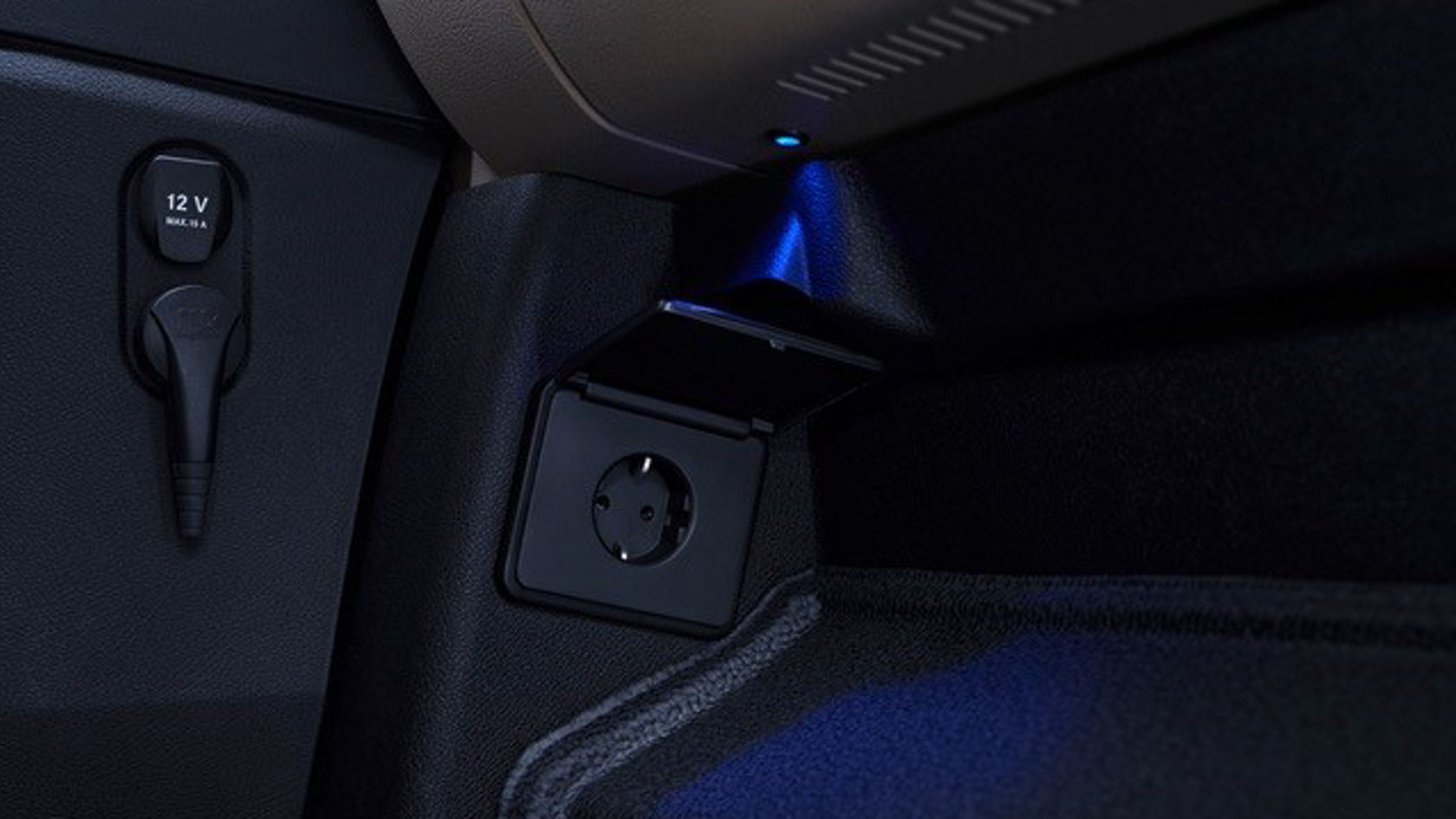 Prise 230V côté passager.