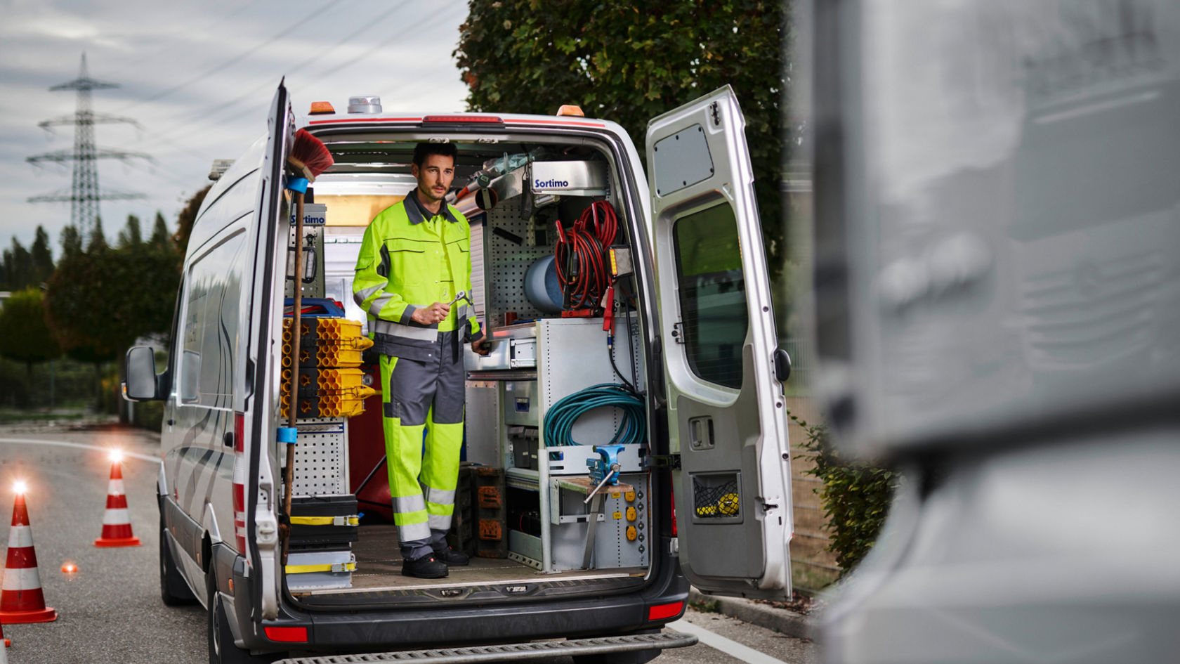 Online eller per telefon: Tillgänglig 24/7