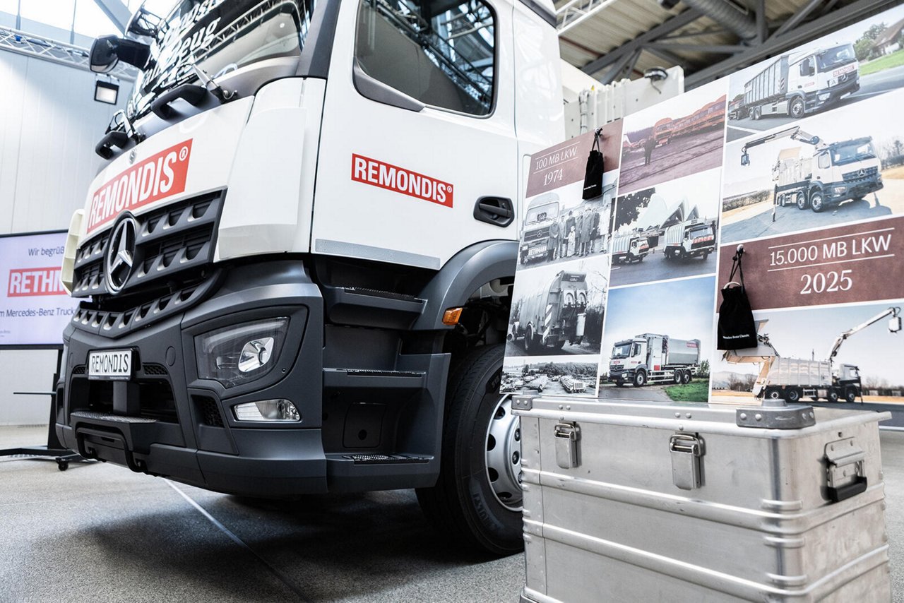Übergabe des 15.000sten Mercedes-Benz Lkw an Rethmann-Gruppe