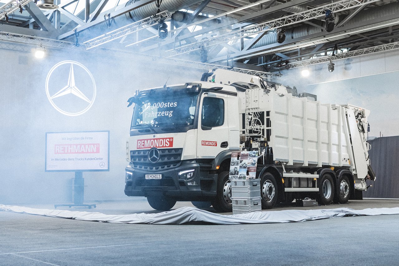 Übergabe des 15.000sten Mercedes-Benz Lkw an Rethmann-Gruppe