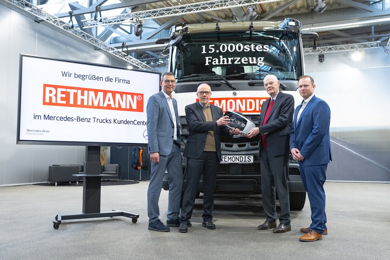 Übergabe des 15.000sten Mercedes-Benz Lkw an Rethmann-Gruppe