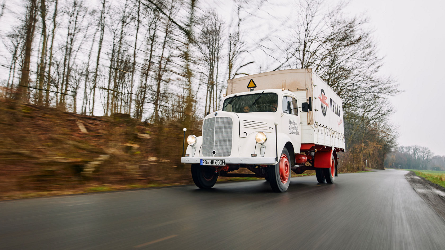 Right at the start: The L 3500 of the Henke haulage company