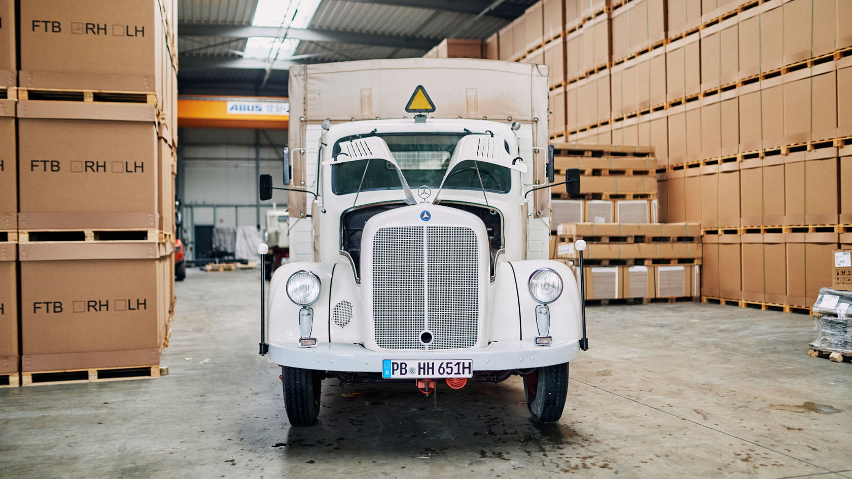 Right at the start: The L 3500 of the Henke haulage company