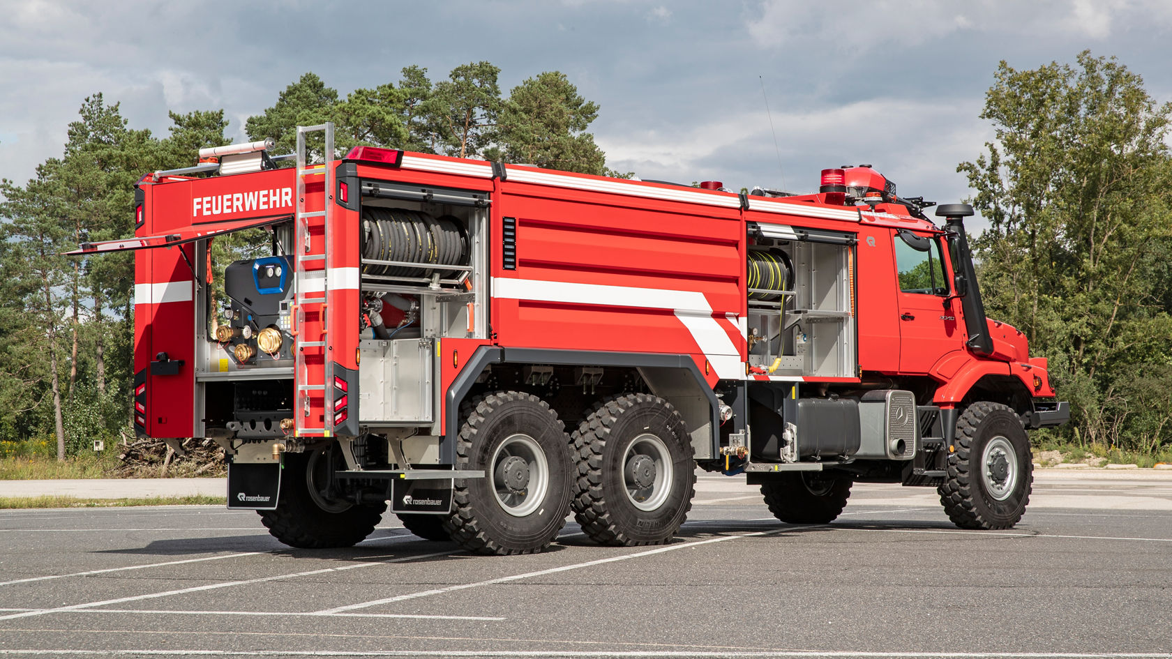 Feuerwehr Zetros von der Seite