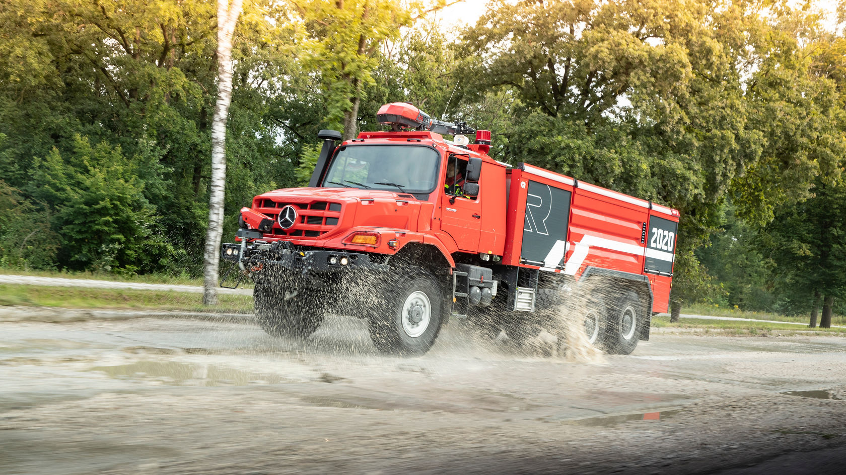Feuerwehr Zetros im Gelände