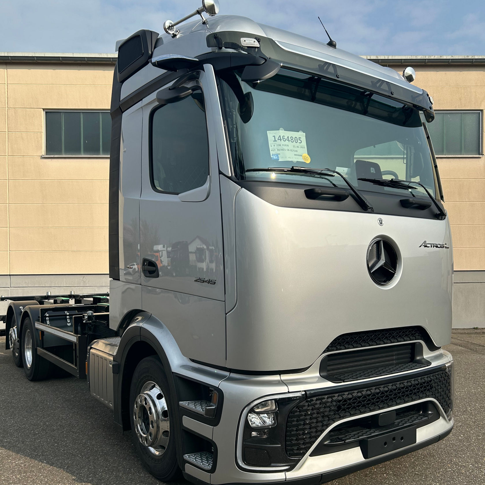 Zum Lkw-Führerschein im neuen Actros-Flaggschiff
