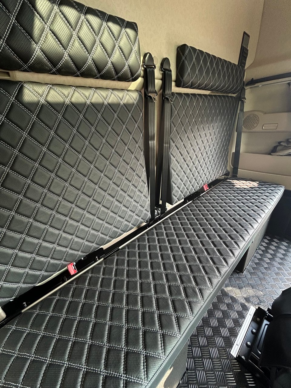 Zum Lkw-Führerschein im neuen Actros-Flaggschiff