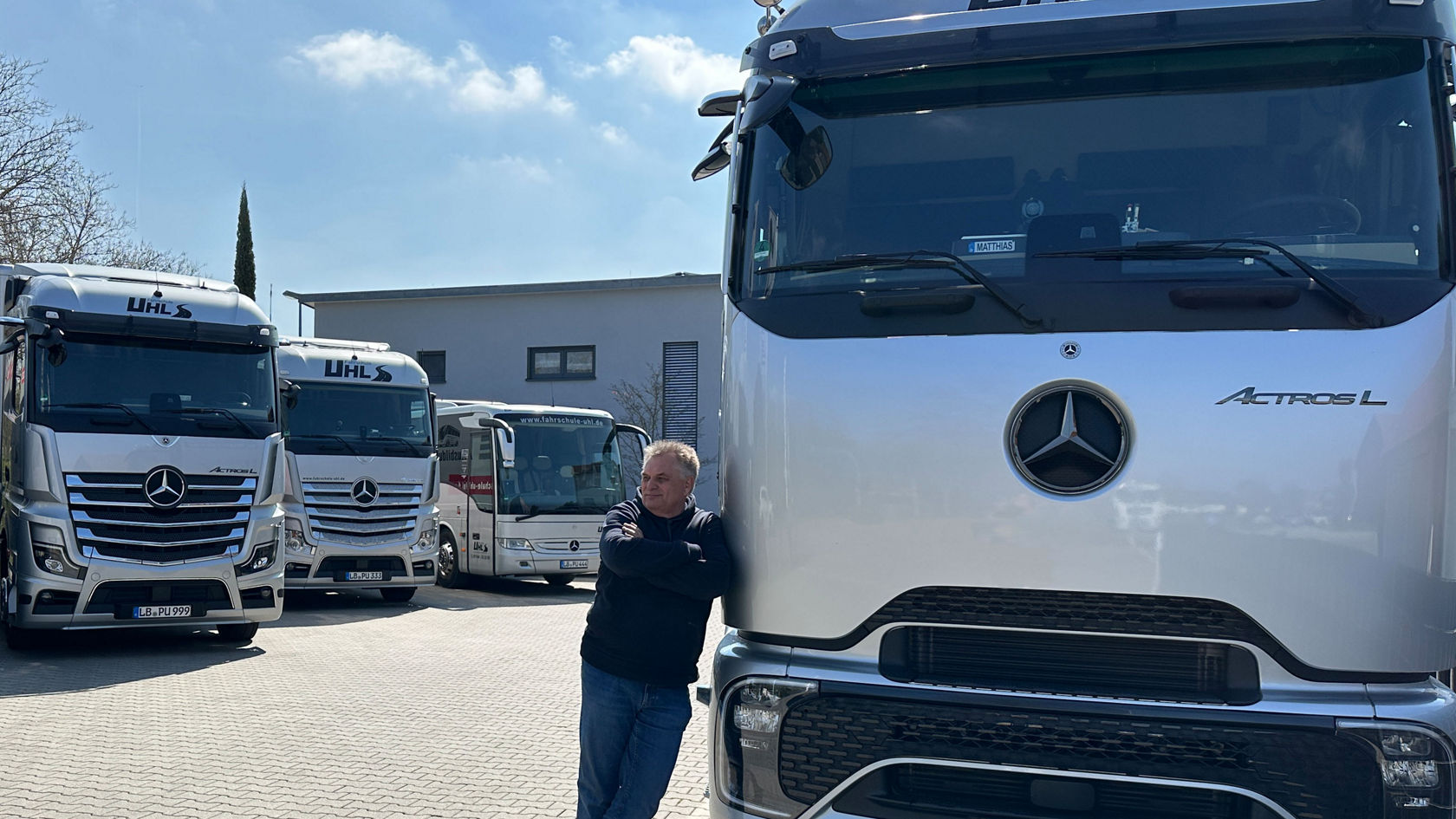 Zum Lkw-Führerschein im neuen Actros-Flaggschiff