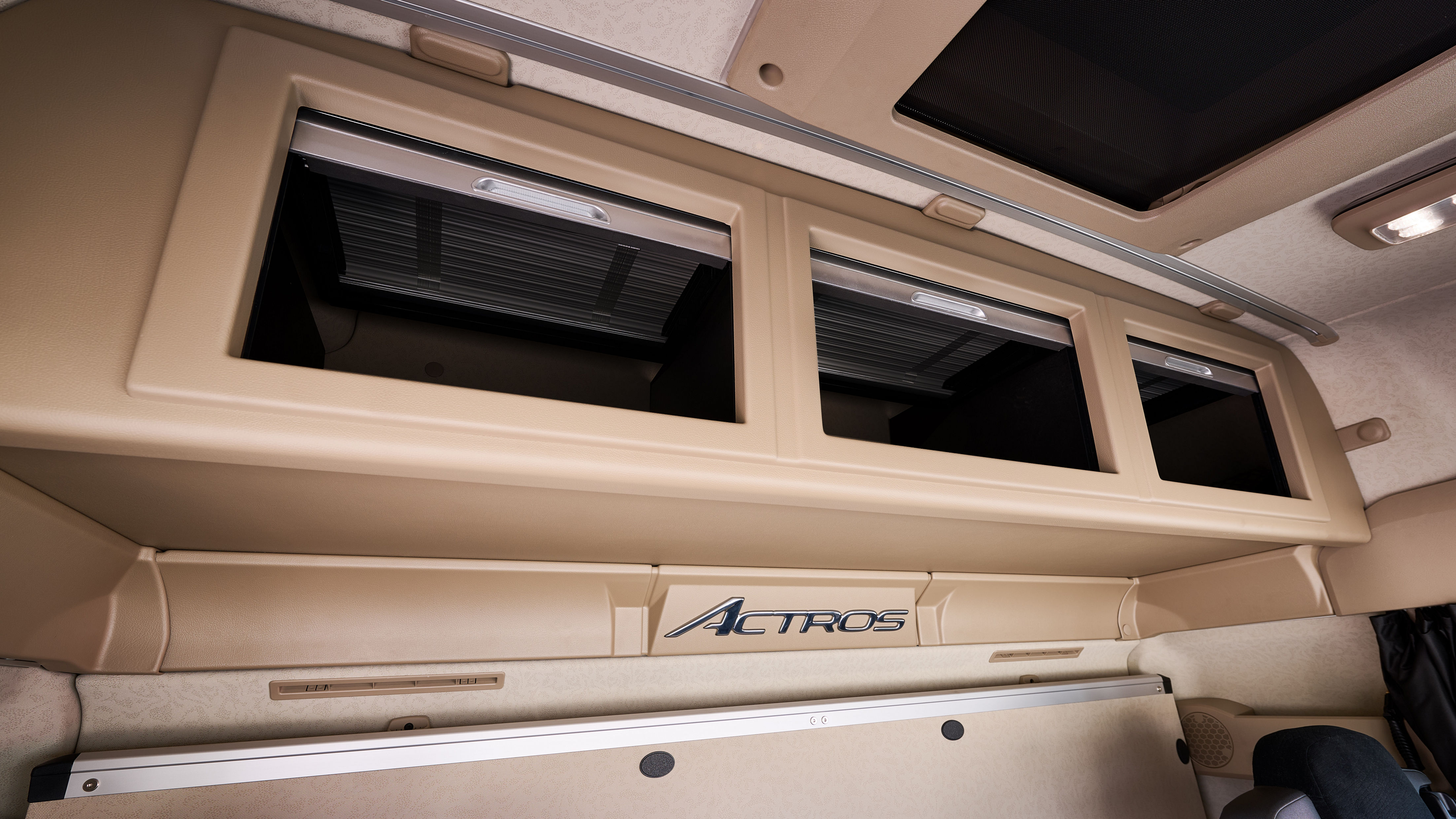 Accessories and retrofits | Mercedes-Benz Trucks International