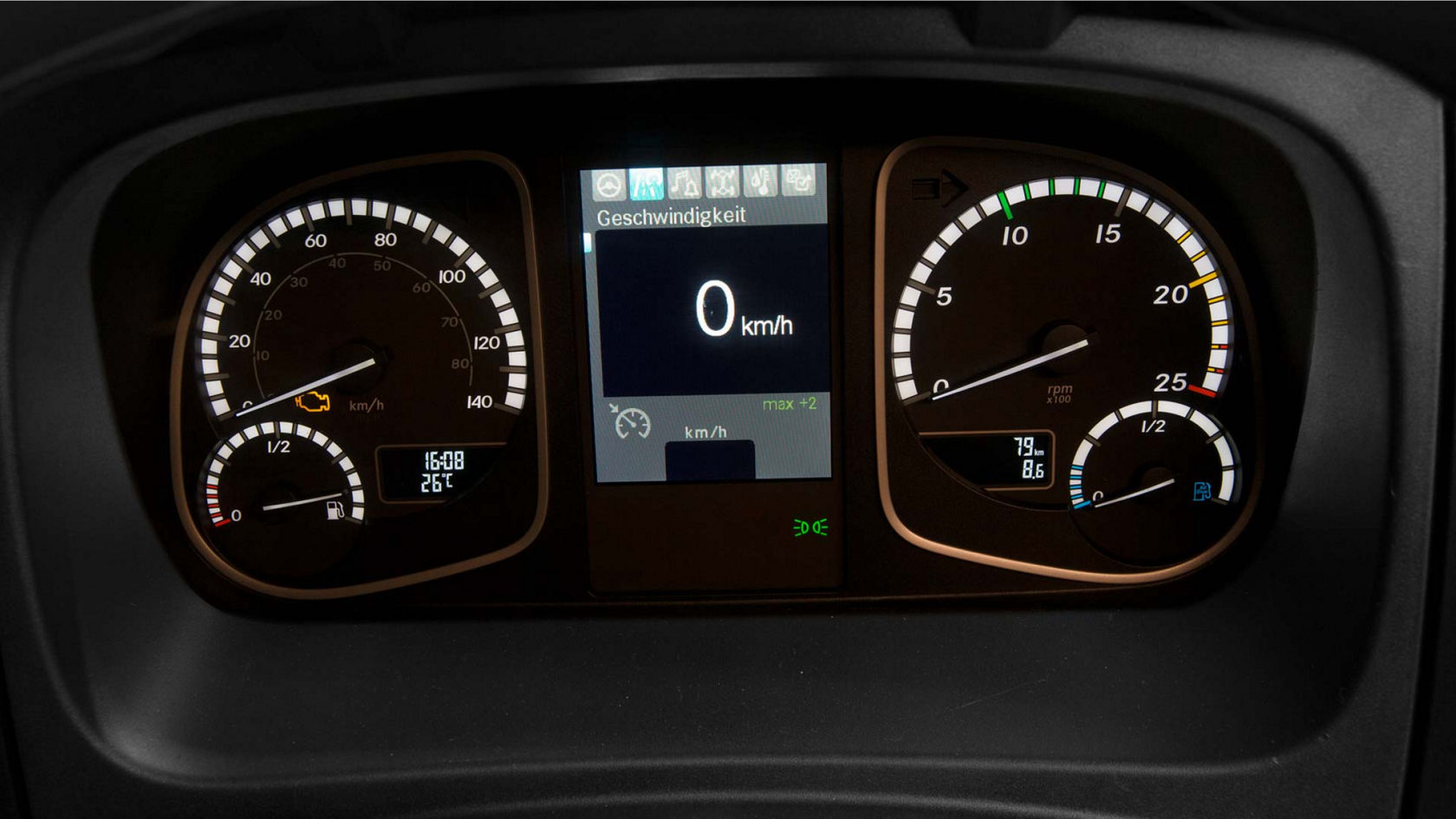 View of the instrument cluster with notes and fault displays.
