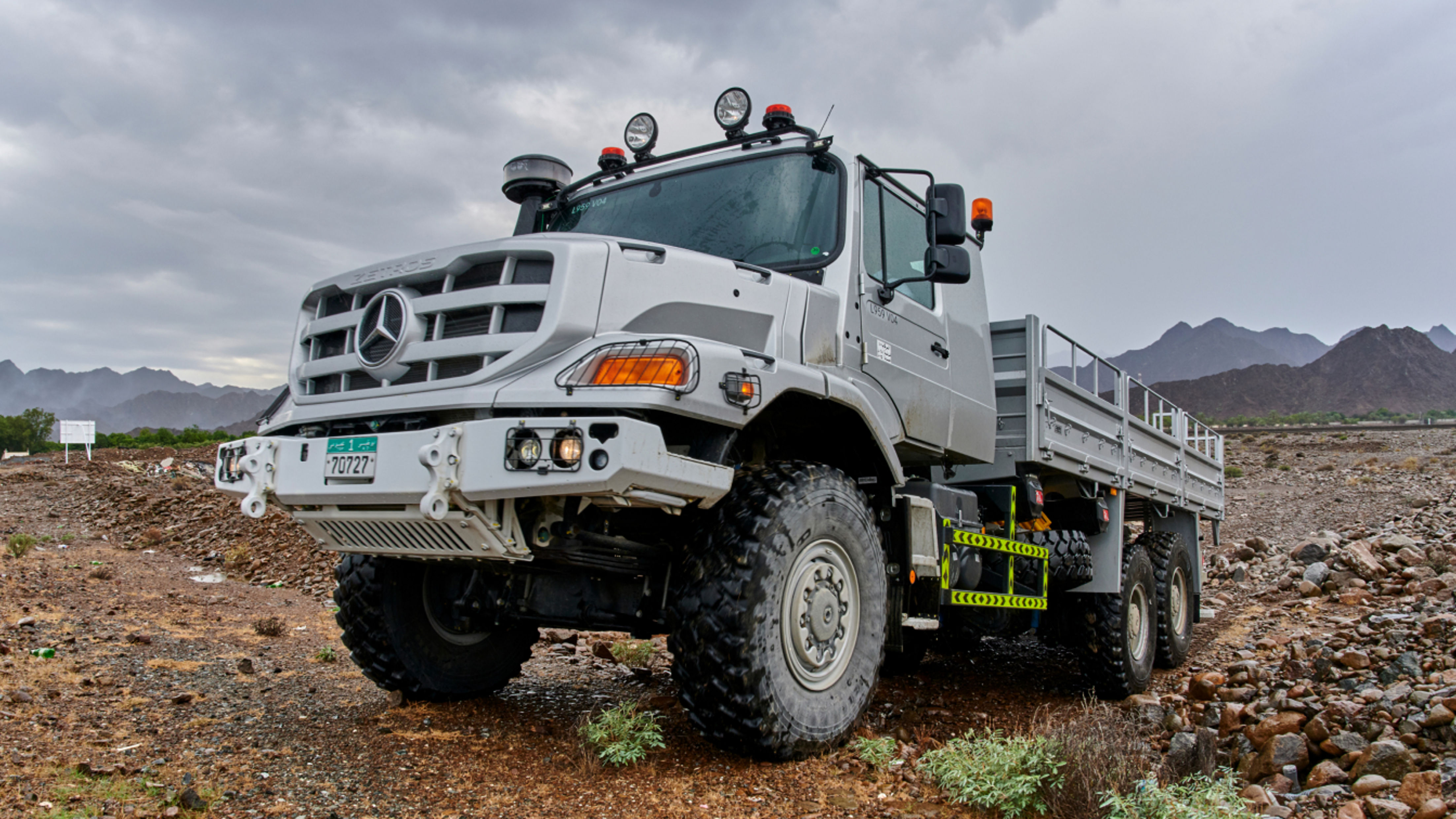 【送料無料/即納】  Zetros Trucks Mercedes-Benz | ミニカー
